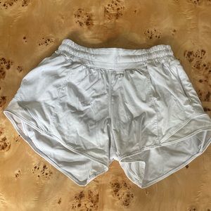 Lululemon Hotty Hot Low-Rise Lined Short 4” size 4
